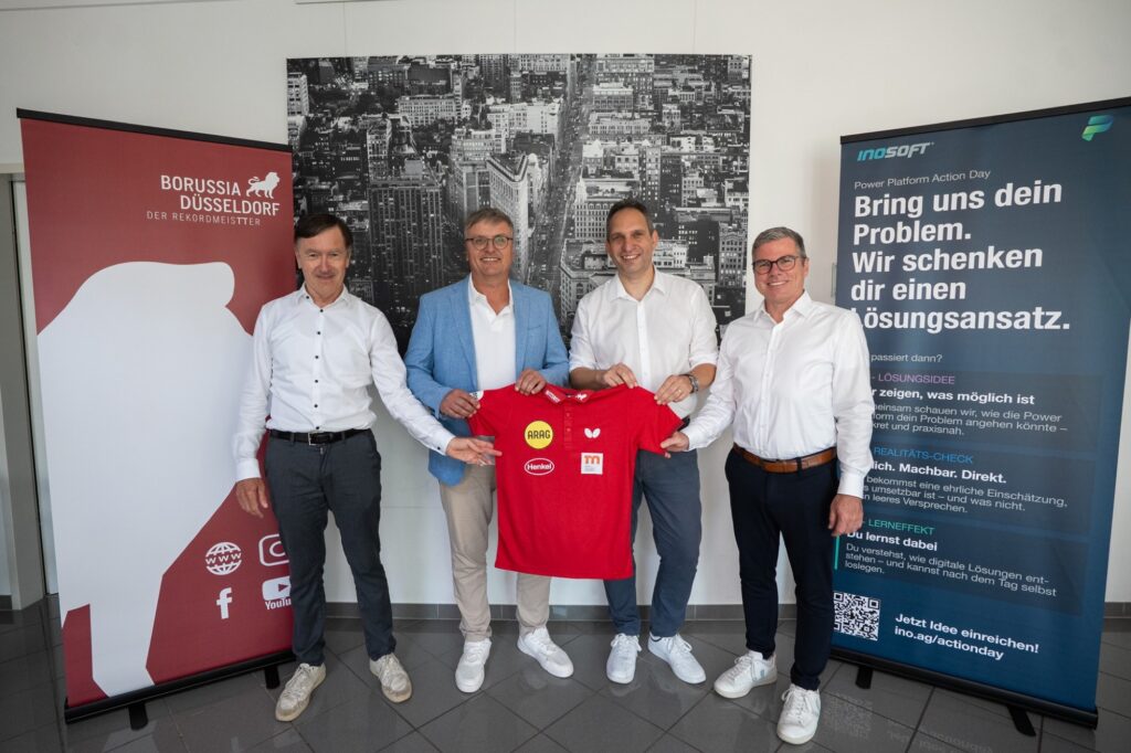 Symbolische Trikotübergabe mit dem Event-Partner INOSOFT